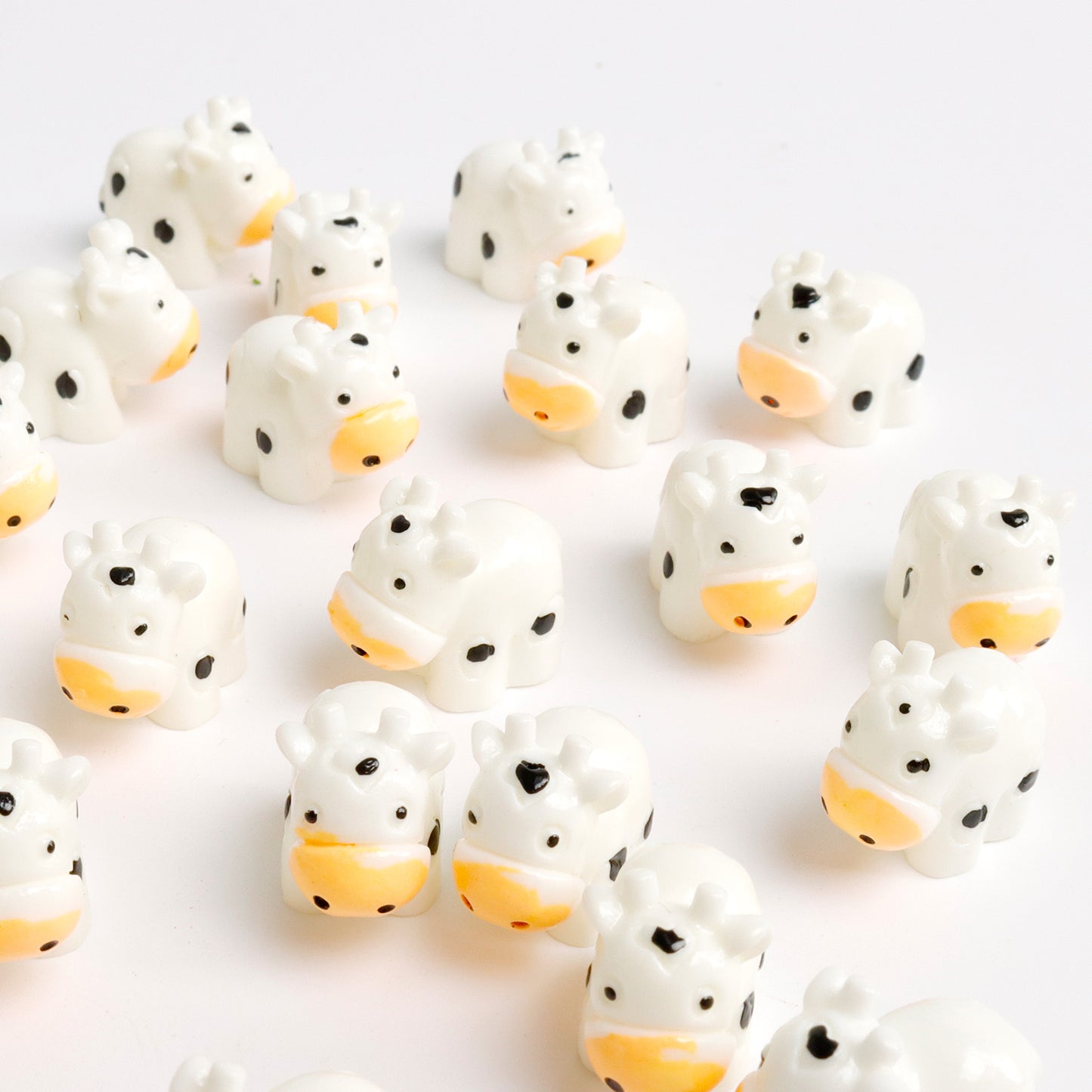 pamonrueer 35 Pcs Mini Cow Figurines Resin Cow Miniature Animals Figurines Fairy Garden Miniature Moss Landscape DIY Crafts
