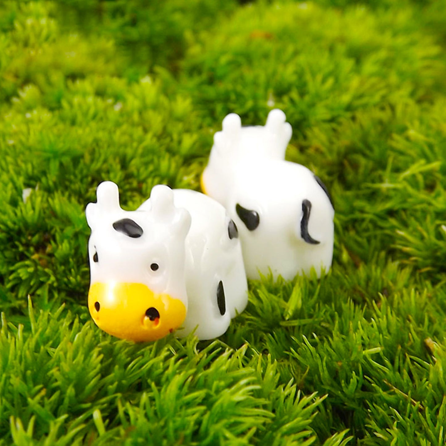 pamonrueer 35 Pcs Mini Cow Figurines Resin Cow Miniature Animals Figurines Fairy Garden Miniature Moss Landscape DIY Crafts