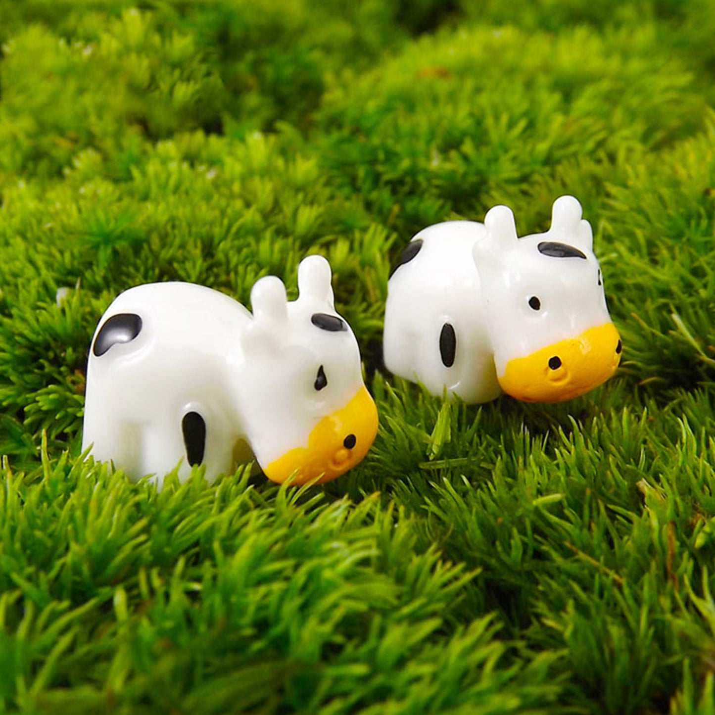 pamonrueer 35 Pcs Mini Cow Figurines Resin Cow Miniature Animals Figurines Fairy Garden Miniature Moss Landscape DIY Crafts